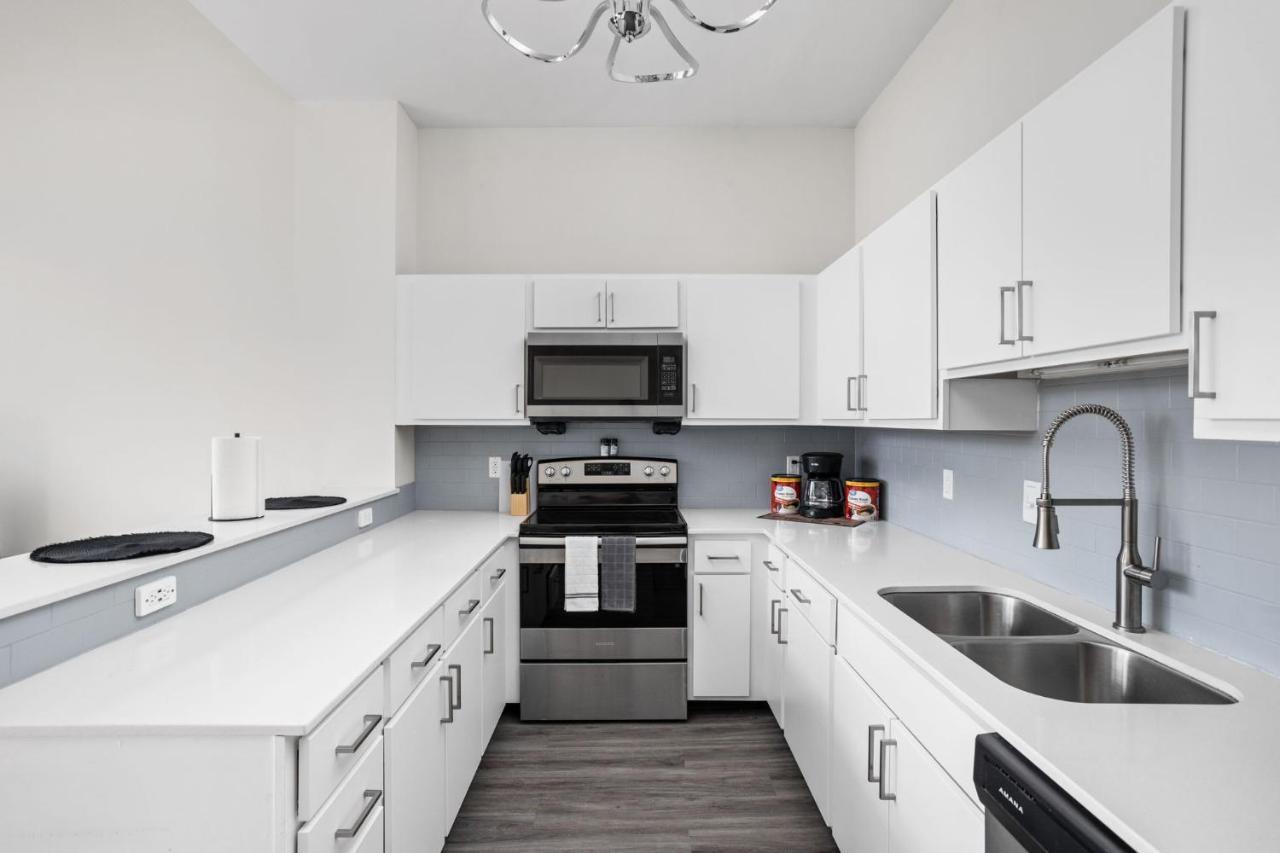 2Br 2Ba In The Block Apartment By Cozysuites Индианаполис Экстерьер фото