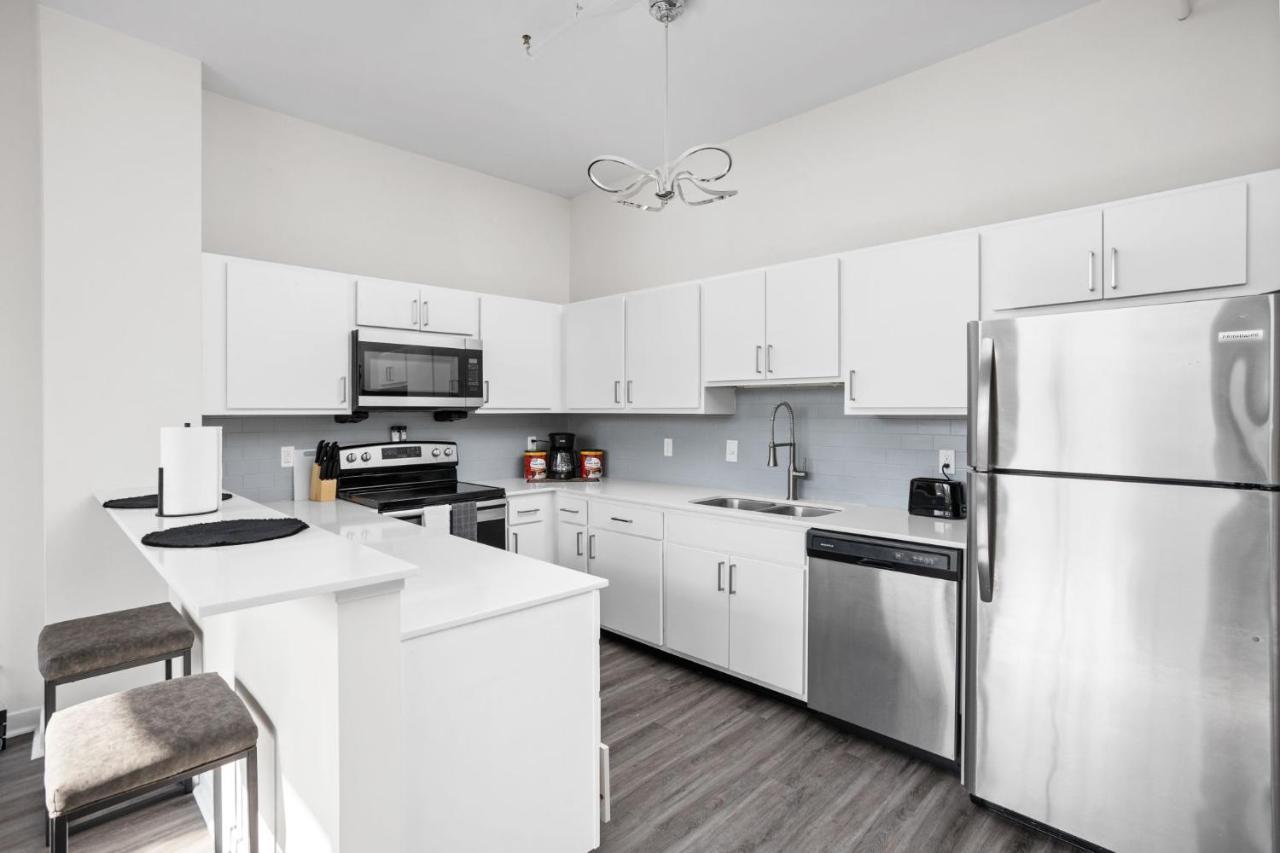 2Br 2Ba In The Block Apartment By Cozysuites Индианаполис Экстерьер фото